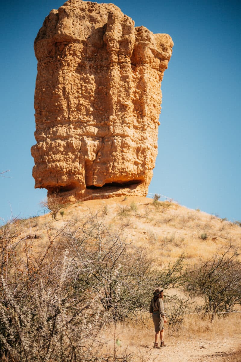 Formation rocheuse en forme de doigt du Vingerklip dans le Damaraland