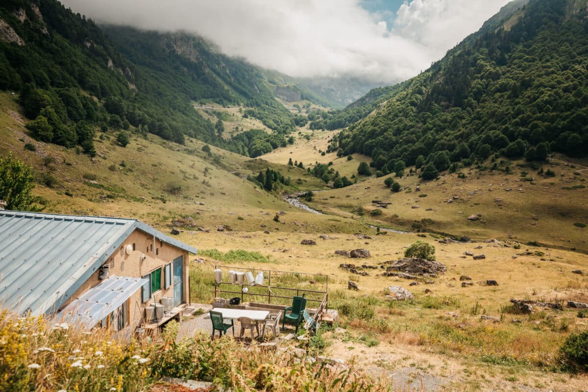 Panorama de montagne depuis le col du Pourtalet à la frontière franco-espagnole