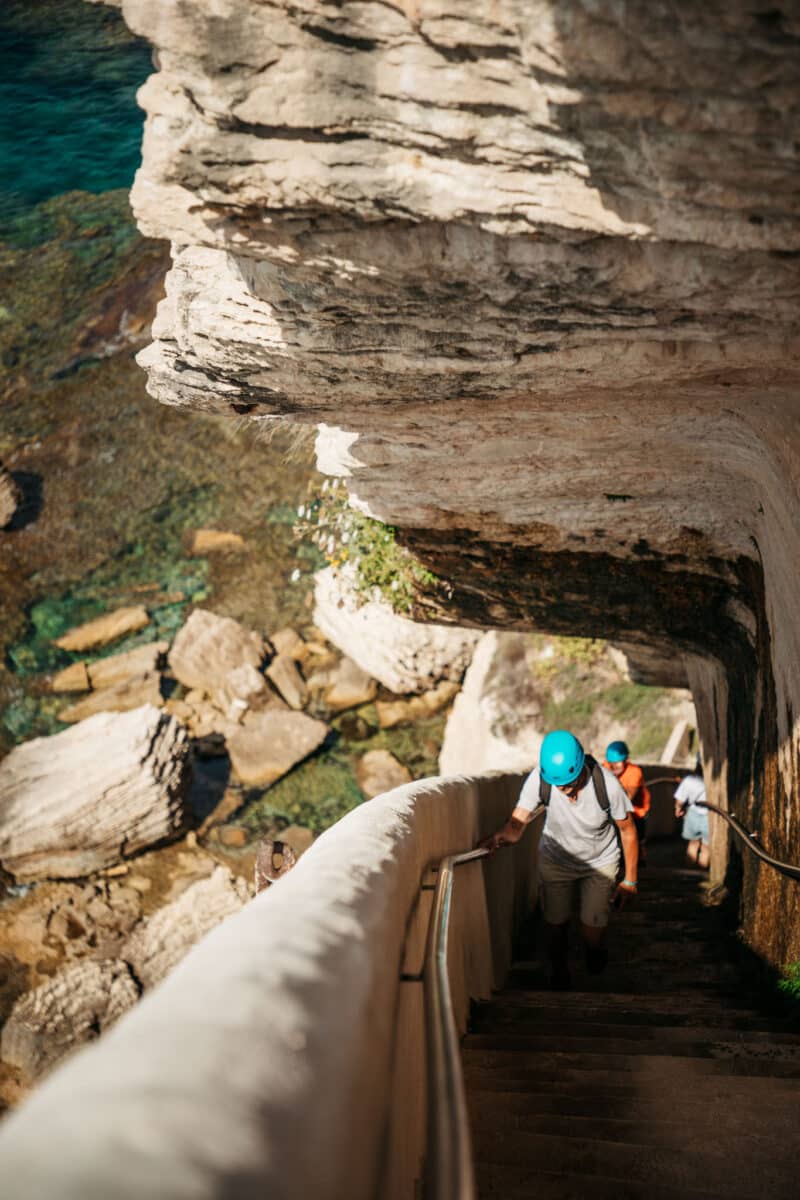 Les 187 marches de l'escalier du Roy d'Aragon taillées dans la falaise de Bonifacio