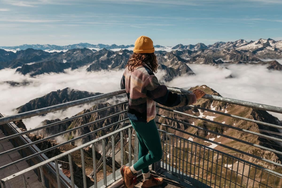 Chaîne des Pyrénées vue depuis le sommet du Pic du Midi de Bigorre