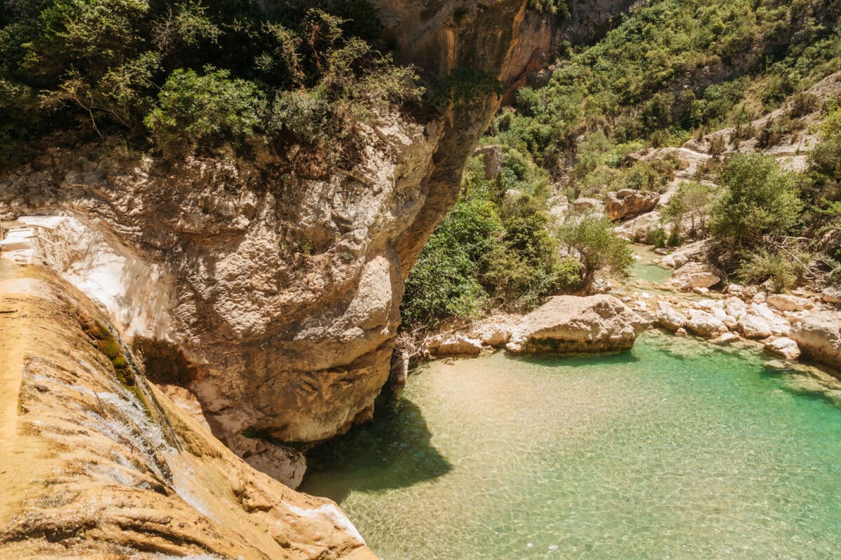 Escaliers métalliques longeant le canyon du Vero en Sierra de Guara