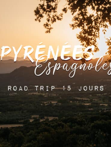 4x4 et tente de toit face aux sommets lors d'un road trip de 15 jours dans les Pyrénées espagnoles