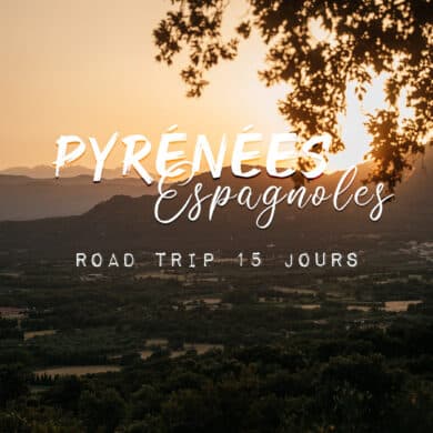 4x4 et tente de toit face aux sommets lors d'un road trip de 15 jours dans les Pyrénées espagnoles