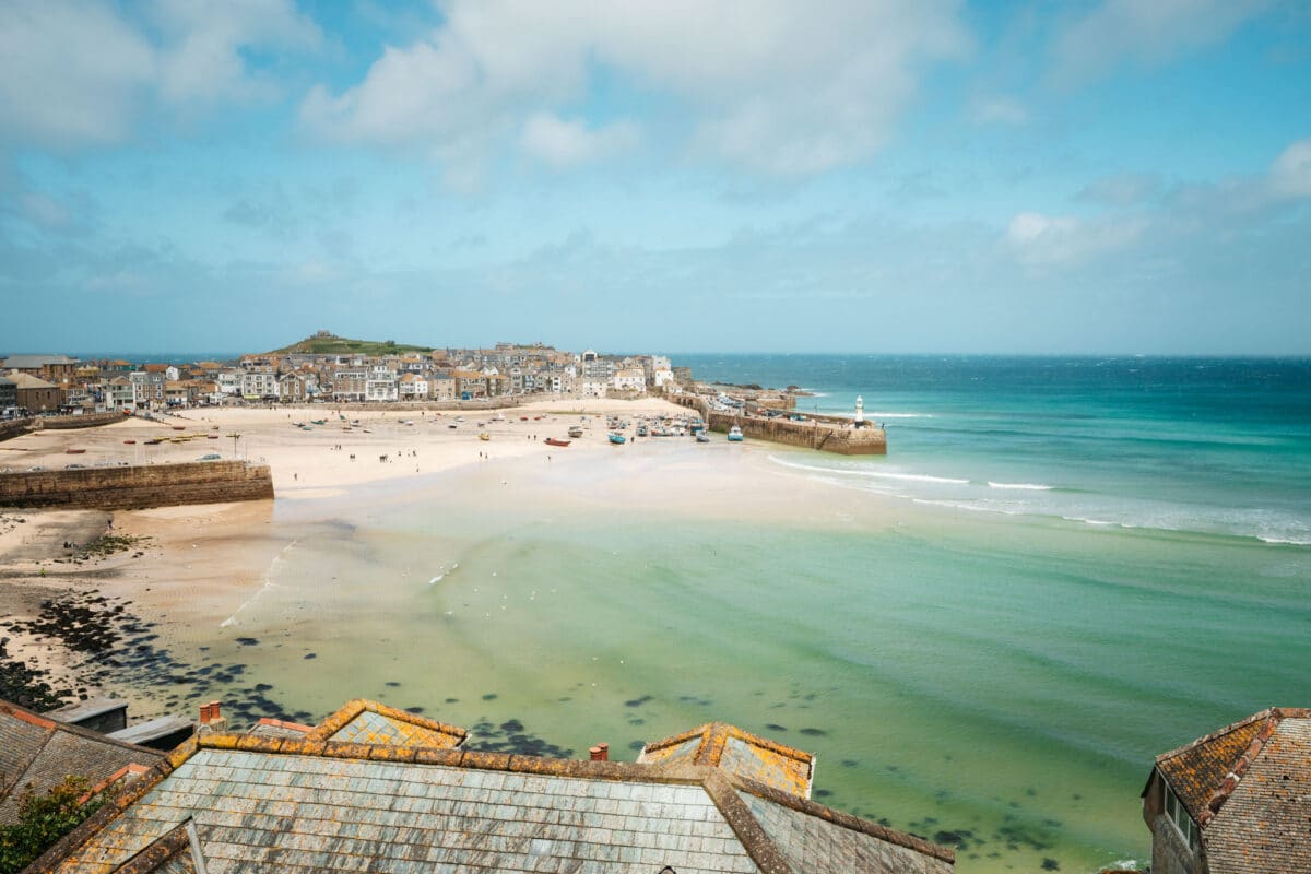 Le port et les maisons blanches de St Ives dans les Cornouailles