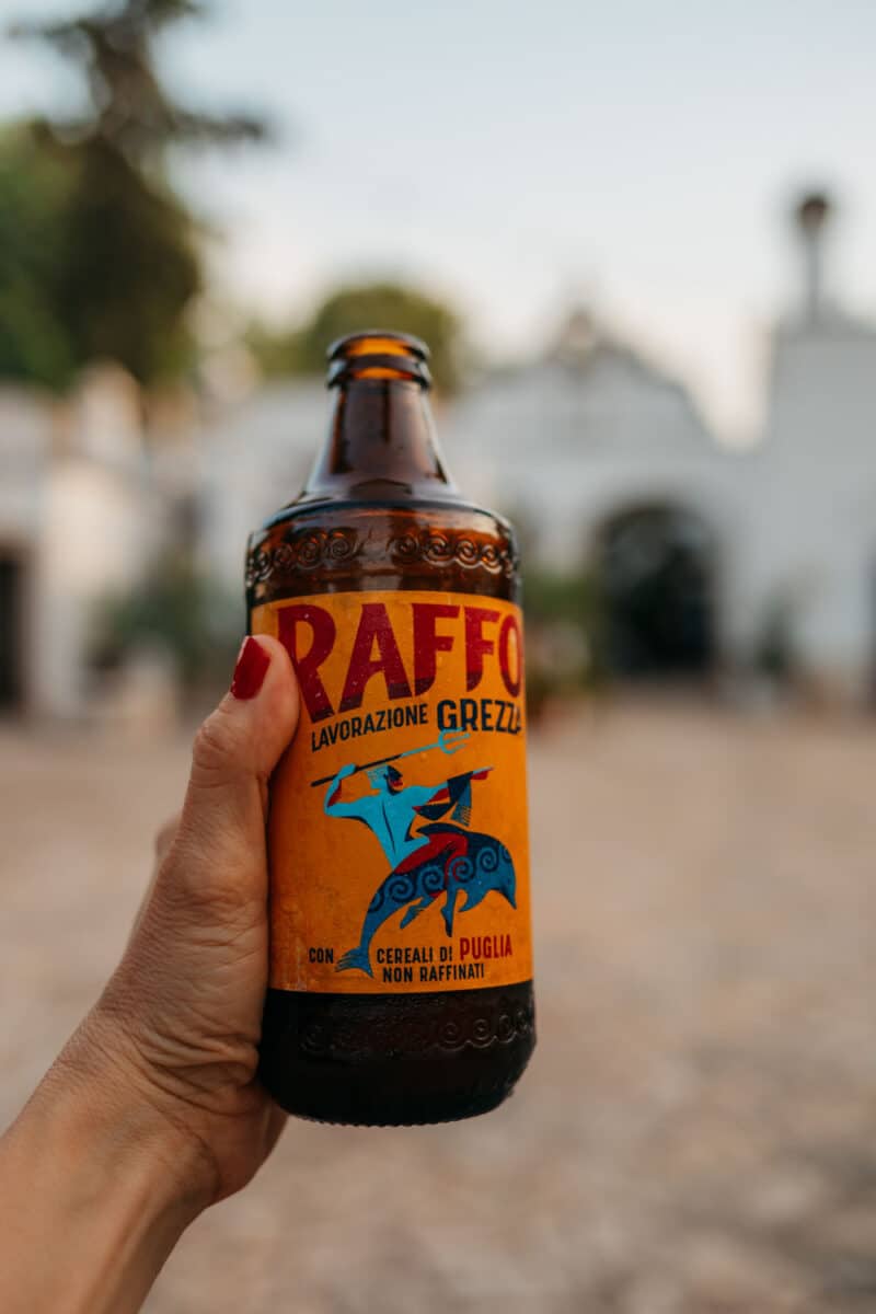 Bière locale dégustée en apéritif dans la cour de la masseria, Pouilles