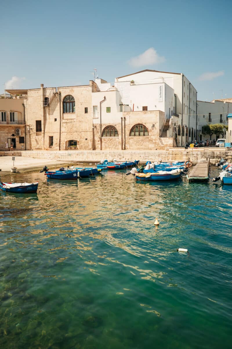 Bateaux de pêche amarrés dans le port de Monopoli, Pouilles