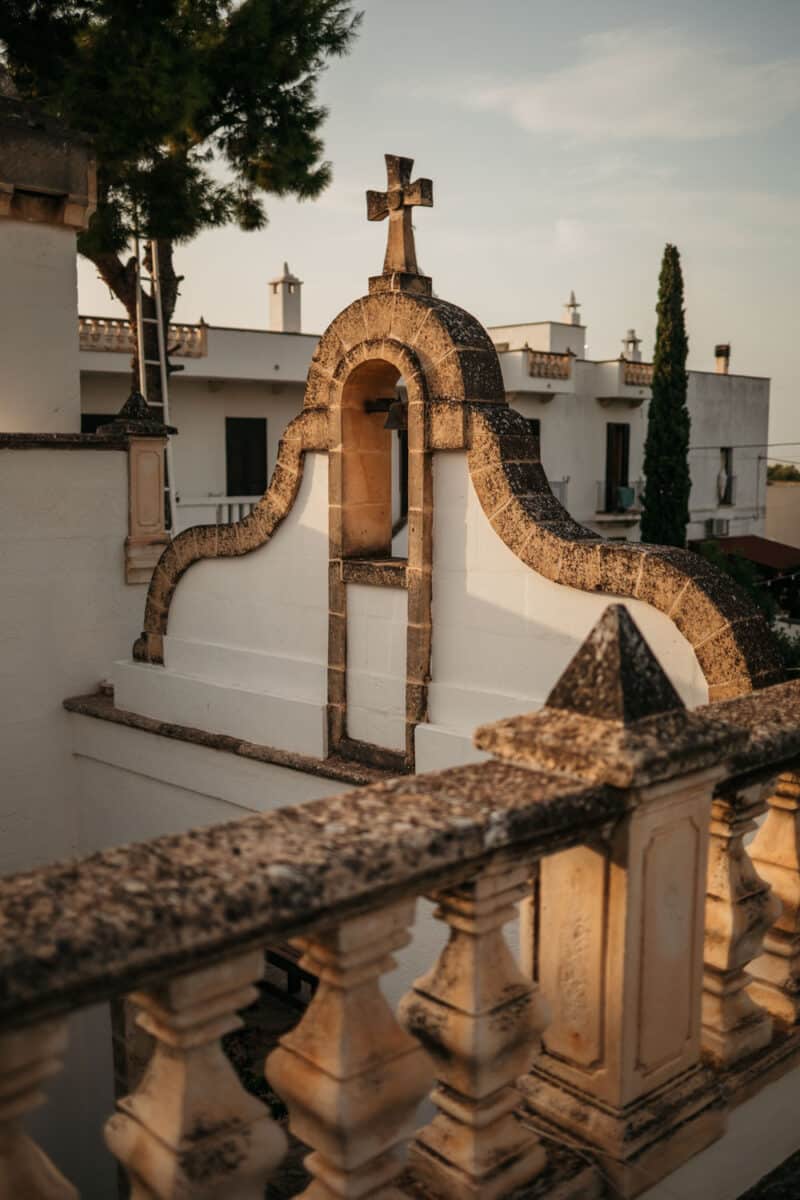 Autre vue extérieure de la Masseria Don Sante dans la campagne des Pouilles